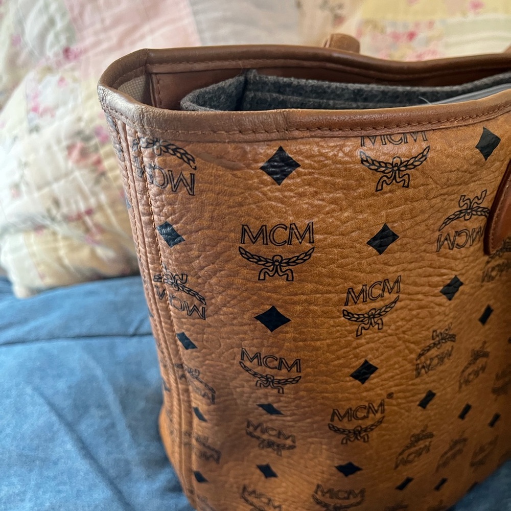 2 for Authentic MCM Cognac Visetos Tote and  new felt organizer - Picture 11 of 15